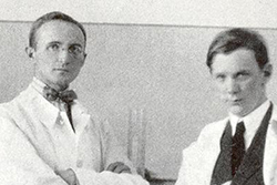 A photo of Carl Munters in glasses on the left wearing a lab coat and a colleague in a lab coat on the right.